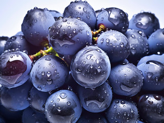 水果电商配图特写风格白底蓝莓葡萄静物场景